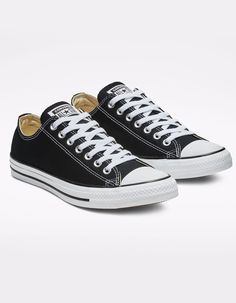 Coraline Closet, Black Converse Low Tops, Converse Low Cut, Black Converse Low, Zapatillas All Star, All Star Black, Black Chuck Taylors, Converse Classic, Black Chucks