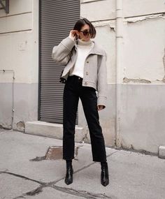 Spring 2024 outfit idea| Short coat Outfit Winter Mode Outfits, Looks Pinterest, Mode Casual, Vogue Australia, Elegante Casual, Layering Outfits, Autumn Street Style, Teen Vogue