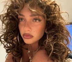 روتين العناية بالبشرة, Dream Hair, Curly Girl, 가을 패션, Pretty Makeup, Cute Makeup, Aesthetic Hair, Pretty Face, Skin Makeup