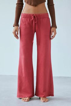 Out From Under Lived In Flare Sweatpant | Urban Outfitters Low Rise Sweatpants, Young Adult Fashion, Summer Pieces, Cute Outfits With Jeans, Wide Leg Sweatpants, Outfit Inspo Casual, Cute Preppy Outfits, Preppy Outfits, Lookbook Outfits