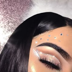 Glitz And Glam Eye Makeup, Angelic Halloween Makeup, Angel Halloween Makeup Glitter, Cute Angel Makeup, Engel Make Up Halloween, Angel Makeup Ideas Halloween, Angle Makeup Halloween, Angel Make Up Halloween, Halloween Angel Makeup Ideas