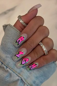 Stars Nails, Graffiti Nails, Nails Inspired, Edgy Nails, Black Nail Designs, Her Nails, Black Nail, Neon Nails