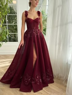 Maroon Gown, Short White Dress Wedding, Teuta Matoshi, Knee Length Wedding Dress, Mini Wedding Dresses, Senior Prom Dresses, Corset Bustier, Evening Dress Fashion