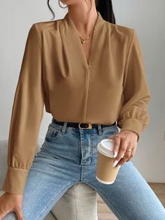 Clothes Business, Trendy Business Casual, Lantern Sleeved Blouses, Business Formal Dress, Formal Dresses Gowns, Simple Blouse, Soft Classic