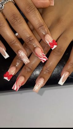 Christmas Nail Ideas Green And Red, Black Santa Nails, Christmas Shorties Nails, Black And Red Winter Nails, Winter Nails For Black Women, Christmas Nail Designs Black Women, Cute Nail Designs For Christmas, Christmas Nails On Black Women, Black Nail Designs Christmas