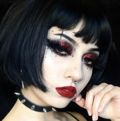 Red Alternative Makeup, Maquillaje Dark, Uncanny Art, Goth Makeup Looks, Creative Halloween Makeup, Vampy Makeup, Dark Makeup Looks