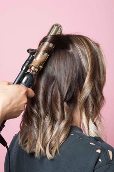 Style a medium-length haircut like an L.A. It Girl with this easy tutorial. Longbob Hair, Smoothie Ingredients, Good Hair Day, Cara Delevingne, Long Bob, Medium Length Hair Cuts, Grocery List