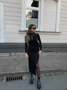 Midi Black Dress Outfit Winter, Knit Long Dress Outfit, Styling Long Black Dress Casual, Black Long Dress Winter Outfit, Long Black Turtleneck Dress Outfit, Black Dress Outfit Autumn, Long Black Dress And Boots, Winter Outfits Long Dress, Black Dress Long Sleeve Outfit