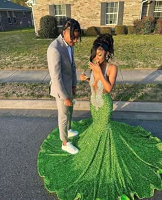 Prom Fits, 8th Grade Prom, Prom Dates, Prom Dresses Ideas, Blue Mermaid Prom Dress, Girl Prom, Prom Photoshoot, Prom Couples, Prom Inspiration