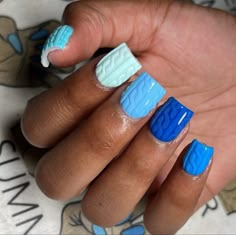 Short Acrylic Nails Christmas Designs, Short Christmas Nail Designs Blue, White And Blue Short Nails, Sweater Nails French Tip, Short Nails Winter Ideas, Short Blue Christmas Nails, Fall Winter Nail Ideas, Fall To Winter Nails, Short Winter Acrylic Nails