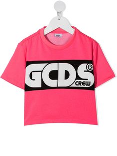 Pink/black/white cotton blend logo print T-shirt from GCDS KIDS featuring logo print to the front, round neck, short sleeves and straight hem. | Gcds Kids logo print T-shirt Summer Graphic Tee With Logo Lettering, Summer Crew Neck T-shirt With Logo Lettering, Sporty T-shirt With Logo Lettering For Summer, Summer Cotton Tops With Logo Lettering, Cotton Tops With Logo Lettering For Summer, Cotton Summer Tops With Logo Lettering, Trendy Logo T-shirt For Streetwear, Trendy Streetwear T-shirt With Logo, Sporty Short Sleeve T-shirt With Logo Lettering