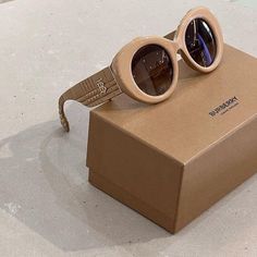 New Burberry Be4370u Margot 399013 Beige Brown Gradient Buterfly Women Sunglasses Brand: Burberry Collection 2023 Model: Be4370 Margot Color Code: 399013 Gender: Women Frame Color: Beige Lens Color: Brown Gradient Lens Material: Polyamide Bio Frame Shape: Butterfly Frame Style: Full-Rim Frame Material: Plastic Size: 49x22x140 100% Uv Protection. Made In Italy. Full Retail Package With All Accessories: Box, Case, Cloth And All Paperwork. 100% Authentic! Burberry Collection, Shape Butterfly, Burberry Accessories, Sunglasses Brand, Butterfly Frame, Brown Gradient, Accessories Box, Women Sunglasses, Sunglasses Branding