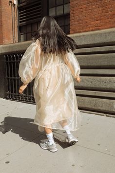 Jayme Dress in Oat Organza – Tigre et Tigre Organza Long Dress, Capsule Closet, Alternative Bride, Organza Dress, Summer Denim, Oversized Dress, Denim Trends, Organza Fabric, Reception Dress