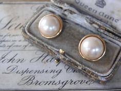 Lovely pair of vintage 1980s 18ct gold plated PEARL cabochon stud earrings...for pierced ears and in splendid condition, measuring 1.5cm in diameter..the box is for display, however the lovely vintage earrings will arrive beautifully gift wrapped xx Vintage Stud Earrings, Cabochon Earrings, Earrings Pearl, Earrings Stud, Pierced Ears, Last Minute Gifts, Jewelry Earrings Studs, Vintage Earrings, Ear Piercings