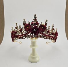 Introducing Kate our custom Dark Red Quinceanera Tiara - perfect for your special event! Whether it's your big day as a bride, a Quinceanera, or a pageant, this maroon tiara will be the crowning glory of your outfit. Crafted with exquisite attention to detail and dar red stones, flowers, maroon crystals, burgandy beads and it's sure to add a hint of royalty to your look. Our unique custom design features an intricately detailed setting with finely cut stones that sparkle and glisten in the light Dark Red Quinceanera Theme, Burgundy And Gold Quinceanera Theme, Quinceanera Red Theme, Dark Red Quince, Maroon Quince, Dark Red Quinceanera, Burgundy Quinceanera Theme, Red Quince Decorations, Quince Decorations Red