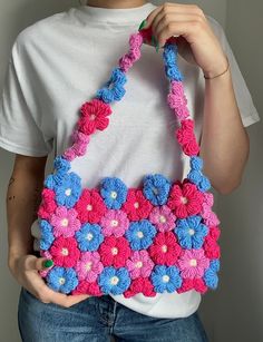 Crochet Puff Flower Tote Bag Pattern - Beginner Friendly Shoulder Bag Crochet Pattern Digital PDF file This PDF document includes materials that you will need, abbreviations, a step-by-step pictures and detailed explanations on how to crochet this puff flower bag. Materials 150g. DK Yarn (20g. centre of the flower, 40g. in each 3 colours for the petals) 3.5 mm crochet hook Scissors Needle Stitch markers Abbreviations Mc - Magic Circle Ch - Chain St - Stitch  Sl St - Slip Stitch Sc - Single Croch Crochet Puff Flower Bag, Flower Bag Pattern, Shoulder Bag Crochet, Crochet Puff Flower, Puff Flower, Crochet Unique, Flower Tote Bag, Bag Crochet Pattern, Crochet Shoulder Bags