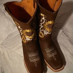 Brown Western Work Boots For Western-themed Events, Boots Mexican Boot Barn Women, Brown Hand Tooled Boots For Western-themed Events, Square Toe Boots Cowgirl Sun Flowers, Boots With Sunflowers, South Gate, Square Toe Boots, Western Cowgirls, Favorite Boots