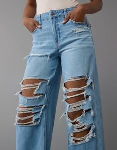 AE Dreamy Drape Stretch Super High-Waisted Baggy Wide-Leg Ripped Jean Cute Jeans Ripped, Hoco Outfit Ideas, Super Ripped Jeans, Hoco Jeans, Outfit Ideas With Jeans, Ripped Baggy Jeans, Baggy Ripped Jeans, Pack List, Ripped Jeans Women