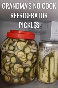 big jar of refrigerator pickles Quick Dill Pickles Refrigerator, Pickle Gift Ideas, Refrigerator Pickles And Onions, Canning Pickles Recipe Easy, Christmas Pickles Recipe, Pickle Snacks, Pickled Veggies Recipe, Sweet Refrigerator Pickles, Pickles Homemade Easy