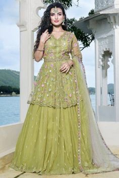 Dress For Mehendi Function Mehndi Outfit, Green Indian Wedding Dress, Mehendi Dress Brides, Mehendi Dress Outfits, Dress For Mehendi Function, Mehendi Dresses, Mehendi Dress, Asian Suits