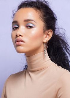 Blue Editorial, Eyeshadow For Green Eyes, Festival Make Up, Simple Eyeliner, Beauty Make-up, Glow Skin, Make Up Inspiration, Winged Liner