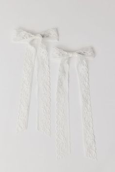 Mid-sized hair barrettes topped with oversized bows crafted from sheer lace. Sold in a set of two so you can wear them together for a statement look. Features Lace bow barrette set Set of two lace hair bows Long, sheer lace bows Secure hair clip backing Content + Care Set of 2 Nylon, mixed metal Spot clean Imported | Lace Bow Barrette Set in Ivory, Women's at Urban Outfitters Nylon Hair Bow, Cute White Hair Accessories, Dainty Hair Accessories, Cute Hair Pieces, Cute Hair Ribbons, White Hair Clips, Bows For Hair, White Hair Accessories, Cute Hair Bows