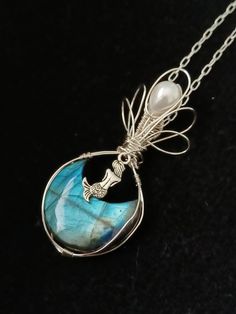 This mermaid pendant is made with silver plated wire, and a moon cut labradorite stone with a blue flash and accented with a pearl bead and a mermaid charm... Mermaid Moon, Moon Cut, Mermaid Pendant, Diy Necklaces, Stone Jewellery, Necklace Tutorial, Pumpkin Earrings, Moon Pendant Necklace, Labradorite Stone