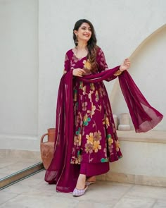 Floral Anarkali, Dress Stitching, Suit Indian, Simple Dress Casual, Capsule Wardrobe Basics, Trendy Outfits Indian, Long Gown Design, Simple Kurti