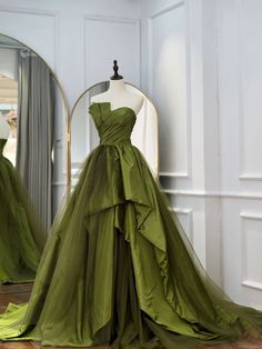 Green Long Prom Dresses Tiana Themed Wedding, Forest Green Wedding Dress, Sweet 16 Party Dress, Green Wedding Dress, Forest Green Wedding, Tiered Prom Dress, Green Wedding Dresses, Burgundy Prom, Crystal Wedding Dress