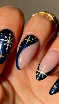 Deep blue festive set perfect for this Christmas season @RadiantNai1s. Nails Navy, The Navy, Christmas Season, Christmas Nails