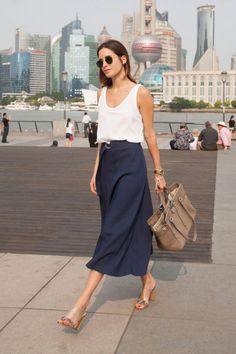 Rok Midi, Hot Weather Outfits, Interview Outfits, Office Casual Outfit, Wear To Work Dress, Chic Skirts, Summer Work, Interview Outfit