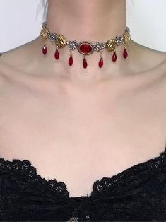 Red And Black Outfits, Thigh Chain, Choker Jewelry, Accessories Inspiration, Bar Party, Jewelry Choker, Pretty Jewellery, Silver Pearls, Y2k Style