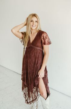 This maxi dress features a deep V-neck and short sleeves, made from a fabric blend of 90% nylon and 10% spandex. Its boho western style pairs perfectly with cowgirl boots. Elevate your wardrobe with this embellished lace hem dress. Jr Bridesmaid Dresses Boho, Dress With Tall Cowboy Boots, Western Boho Dresses, Summer Country Wedding Outfit Guest, Western Mother Of The Bride Dresses, Rustic Wedding Guest Dress, Cowgirl Style Outfits Dresses, Country Wedding Outfit Guest, Brown Formal Dresses