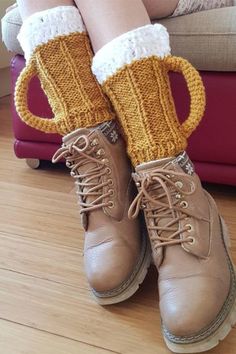 Crochet Beer Mug, Crochet Beer, Socks Crochet, Oktoberfest Outfits, Beer Socks, Circular Knitting Machine, Beer Theme, Style Socks, Hand Knit Socks