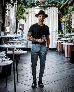 Men's Business Outfits, High Fashion Trends, Mens Fashion Rugged, Mens Outfit Inspiration, Dapper Men, Men Street, Cool Street Fashion, Man Style, Black Hat