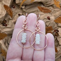 Discover The Ethereal Beauty Of These Handcrafted Copper Wire Wrap Earrings By Autumnleaves. Each Earring Is Meticulously Shaped Into A Delicate Hoop With A Shimmering Rondelle Moonstone Bead Gracefully Dangling At Its Center, Creating An Enchanting Focal Point. The Natural Glow Of The Moonstone Contrasts Beautifully With The Warm Copper, Adding An Elegant Touch Of Sophistication. Completely Handcrafted With Care And Intention, These Earrings Hang At An Ideal Length Of 2.25 Inches, Making Them P Brass Wire Earrings, Wire And Bead Jewelry, Wire Wrap Earrings, Bead Hoop Earrings, Wrap Earrings, Artisan Earrings, Moonstone Beads, Handmade Wire Jewelry, Wire Wrapped Earrings