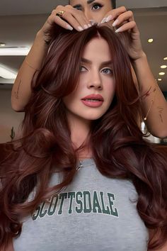 Cherry Cola Voluminous Wavy Hairstyle Cola Hair Color, Cherry Cola Hair Color, Cola Hair, Cherry Cola Hair, Cherry Hair Colors, Red Hair Looks, Wash My Hair, Chestnut Hair Color, Wine Hair