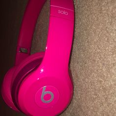 Barely Used Look Brand New Pink Girly Things Accessories, Beats Aesthetic, Bling Phone Cases, Pink Lifestyle, Pretty Shoes Sneakers, Handbag Essentials, Beats By Dre, Cute Lazy Outfits, Pink Girly Things