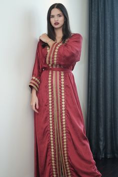 red plus size embroidered kimono Fall Cocktail Dress, Embroidered Cocktail Dress, Embroidered Robes, Embroidered Kimono, Long Cocktail Dress, Silk Kimono Robe, Satin Kimono, Loungewear Luxury, Comfy Chic