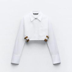 New With Tag Zara S/S 2024 Collection Shirt Made Of Gabardine. Lapel Collar And Long Cuffed Sleeves. Straps At Side Hem With Metal Buckle. Front Button Closure. White 7385/003 Outer Shell 100% Cotton Clothing Care Guide: Machine Wash Max. 30c/86f Delicate Cycle Do Not Use Bleach / Whitener Iron Maximum 110c/230f Tetrachloroethylene Dry Clean Do Not Tumble Dry Elegant White Button-up Cropped Shirt, White Fitted Cropped Shirt For Fall, White Cropped Shirt For Fall, Elegant Fitted White Cropped Shirt, Elegant White Fitted Cropped Shirt, White Button-up Cropped Shirt For Fall, Elegant White Cropped Shirt For Spring, White Fitted Cropped Shirt Chic Style, Chic White Cropped Shirt For Office