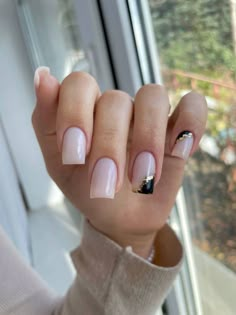 Neutral Nails Acrylic, Classy Fall Nails, Holiday Acrylic Nails, Gold Acrylic Nails, Ballet Nails, Girly Acrylic, Nails Now, Minimal Nails, Coffin Press On Nails