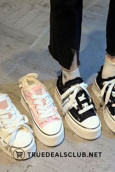 Hey there, fashion-forward teens! Get ready to take your style to new heights with our Teens Platform Canvas Shoes. These kicks are all about embracing your unique personality and making a statement wherever you go. Popular Shoes For Teens, Shoes For Teens, Preppy Shoes, Shoes Teen, Popular Shoes, Shoe Inspiration, Canvas Shoes Women, Hey There, Platform Sneakers