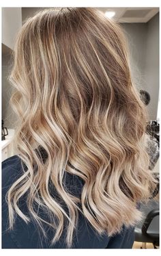 Natural Balayage Highlights, Natural Highlights Blonde Hair, Natural Roots With Highlights, Hair Colors That Grow Out Well, Natural Blonde Hair With Balayage, Balayage For Natural Blondes, Natural Brown Roots With Blonde, Blonde Adding Low Lights, Blonde Highlights With Light Brown Hair