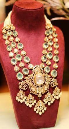 Gold Haaram Designs, Haaram Designs, Gold Jewelry Prom, Jadau Necklace, Antique Gold Jewellery, Facebook Ideas, Jewel Drawing, Jadau Jewellery, Bridal Jewelry Sets Brides