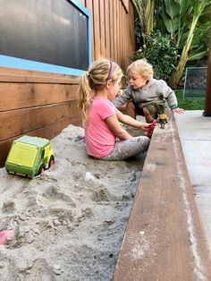 Natural Sandbox, Diy Sandbox Ideas, Sandbox Design, Sand Backyard, Landscaping Sand, Sandbox Ideas, Sand Pits For Kids, Outdoor Playscapes, Daycare Playground