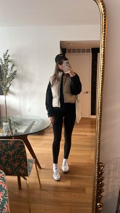 Spring Vest Outfits, Adidas Sambas Outfits, Winter Vest Outfits, Sambas Outfits, Outfit Inspo 2023, Adidas Leggings Outfit, Puffer Outfit, Puffer Vest Outfit, Women Leggings Outfits