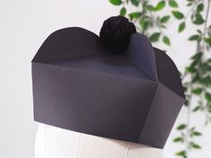 a mannequin's head with a black hat on it