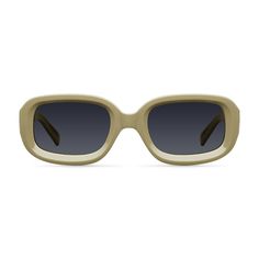 Be a trendsetter with our new maxi model Dashi sunglasses. Take your essence to the next level with this dynamic 3D design.