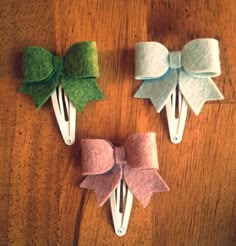 three little bows are sitting on top of each other in the shape of hair clips