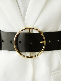 Made from smooth italian leather, this high waist belt is perfect to accesorize your favourite blazer. Featuring a round buckle at the front, this belt will complete any outfit in style. Belt width: 4 cm Ajustable using the front buckle Designed to be fitted on the waist